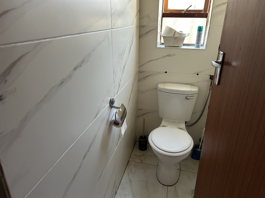 3 Bedroom Property for Sale in Peerless Park West Western Cape